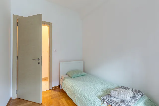 Three-bedroom, spacious and bright apartment for sale in the most beautiful part of Montenegro — photo 17